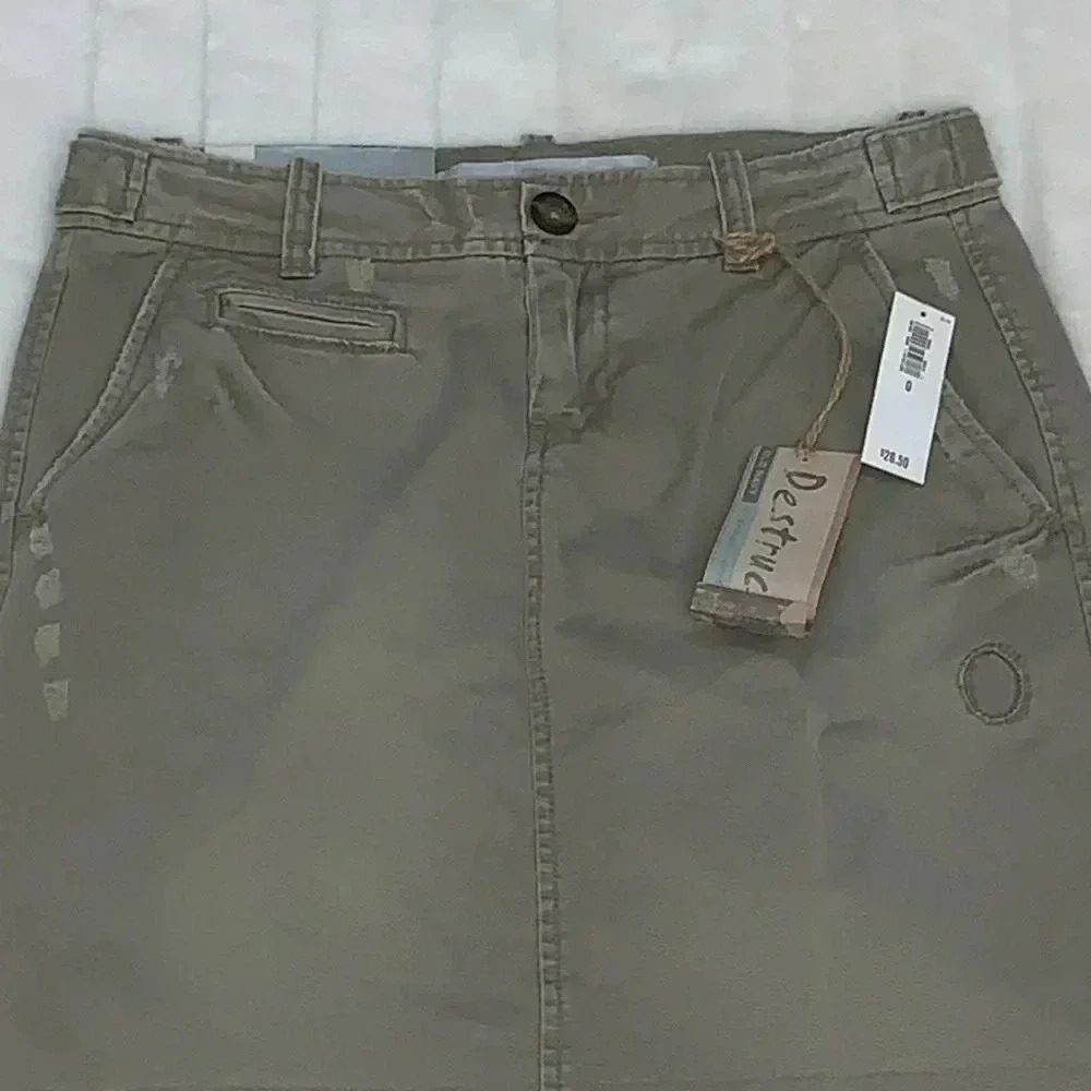Women’s Old Navy Distressed Khaki Skirt Size 0 NEW WITH TAGS - Picture 2 of 8